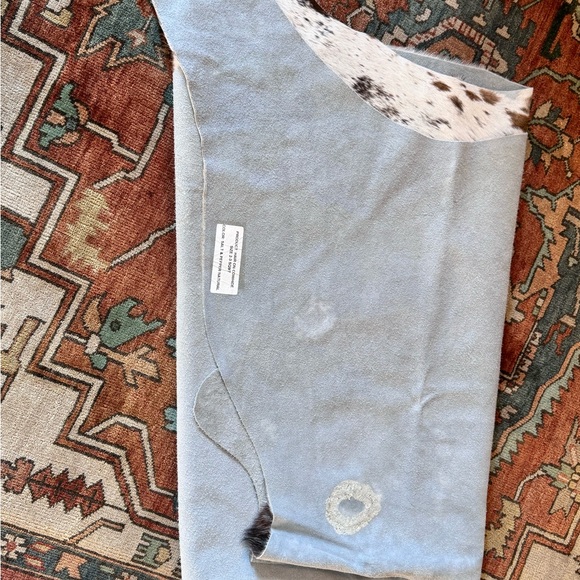 Elegant Cowhide Rug - Picture 16 of 16